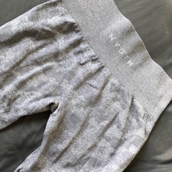 Nvgtn grey Camo legging size S - Picture 3 of 3